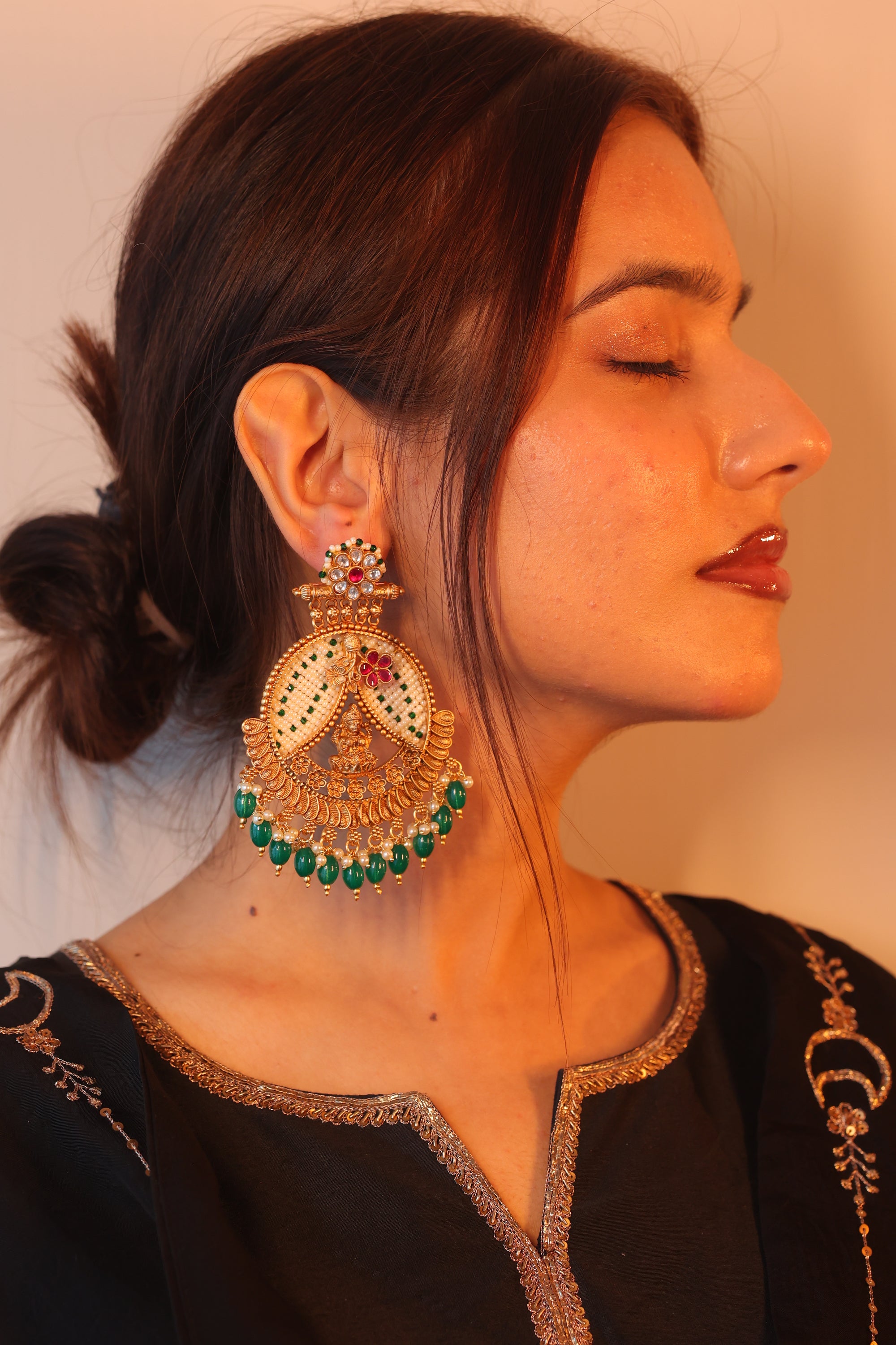 VIHARA EARRING