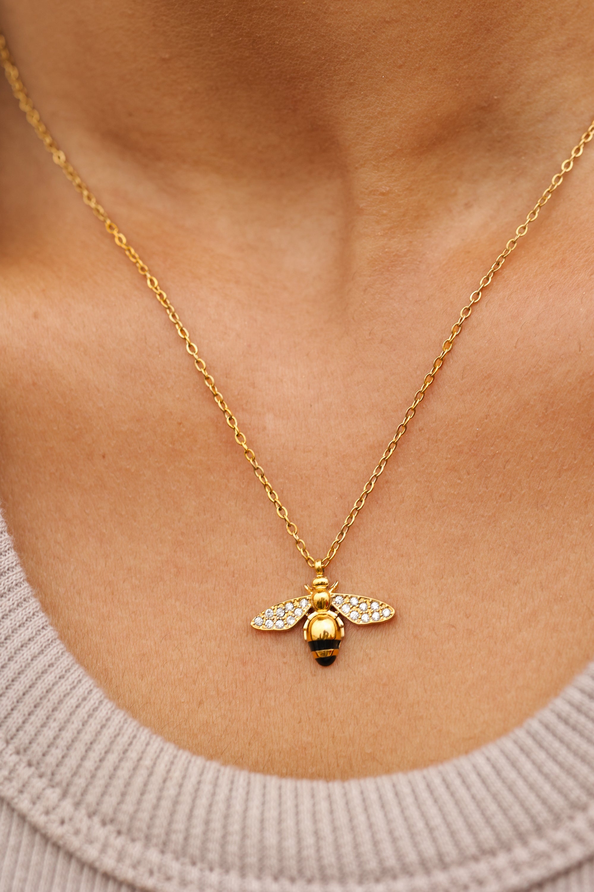 CUTSIE BEE NECKLACE - LittleJuels