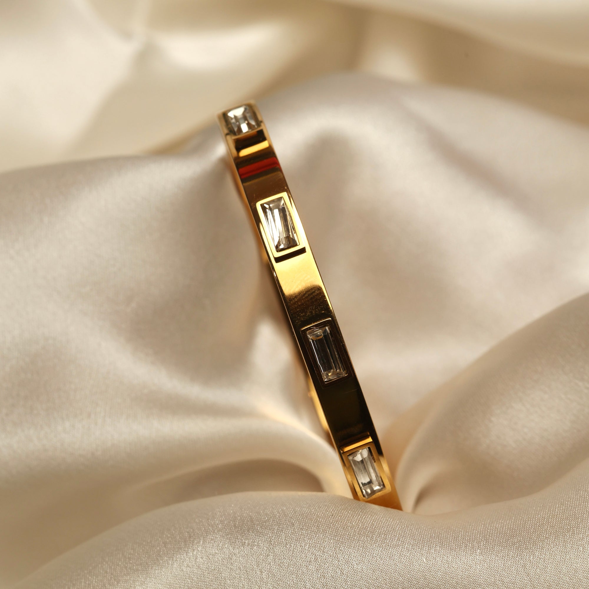 Isla Bangle - LittleJuels